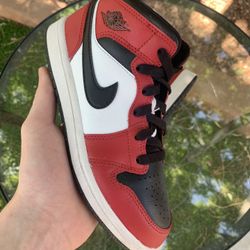 Jordan 1 Chicago Black Toe 