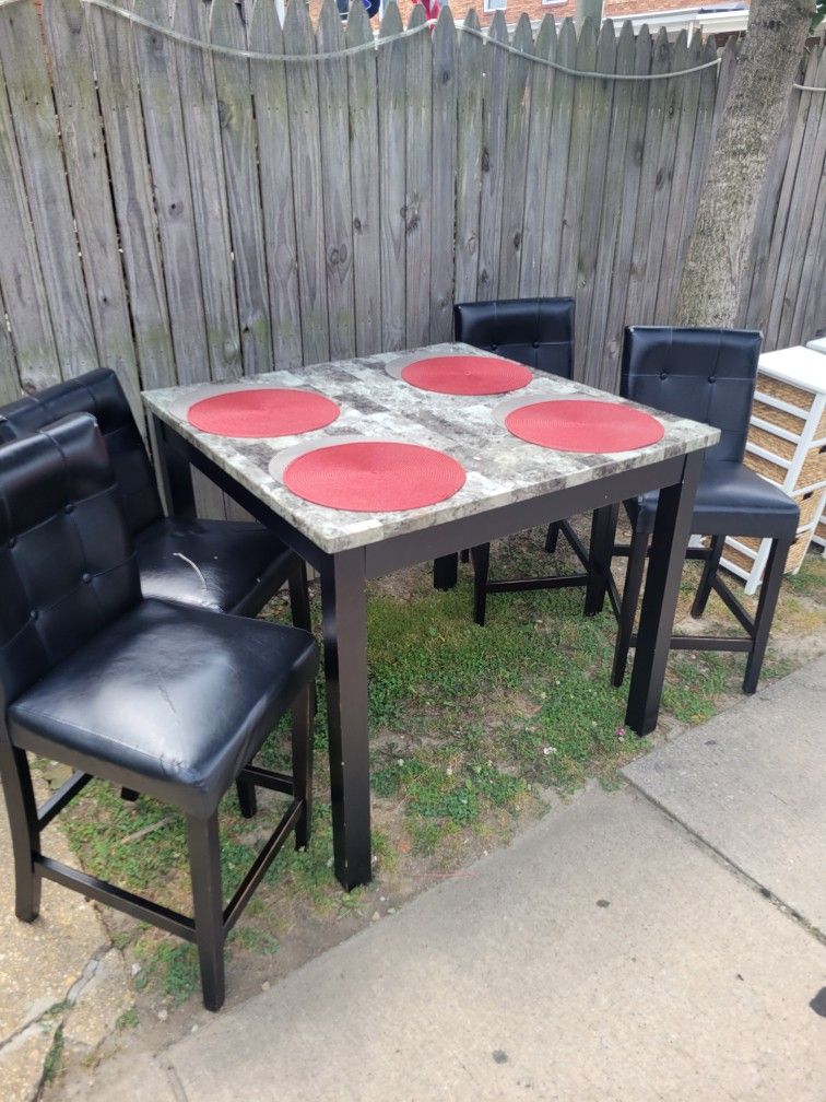 Kitchen Table With 4 Chairs