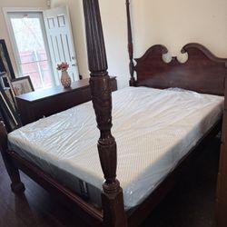 Se Vende Recamara De Madera Tamaño Queen De 5 Piezas Usada En Buenas Condiciones 