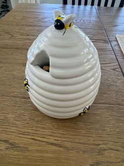 Ceramic Beehive Honeypot