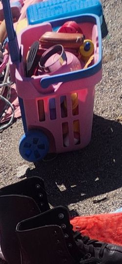 $5 Play Kitchen Food/Dishes w/shopping cart