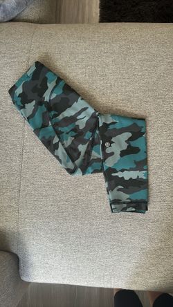 Lululemon Leggings w Pockets - Excellent Condition - Size 4