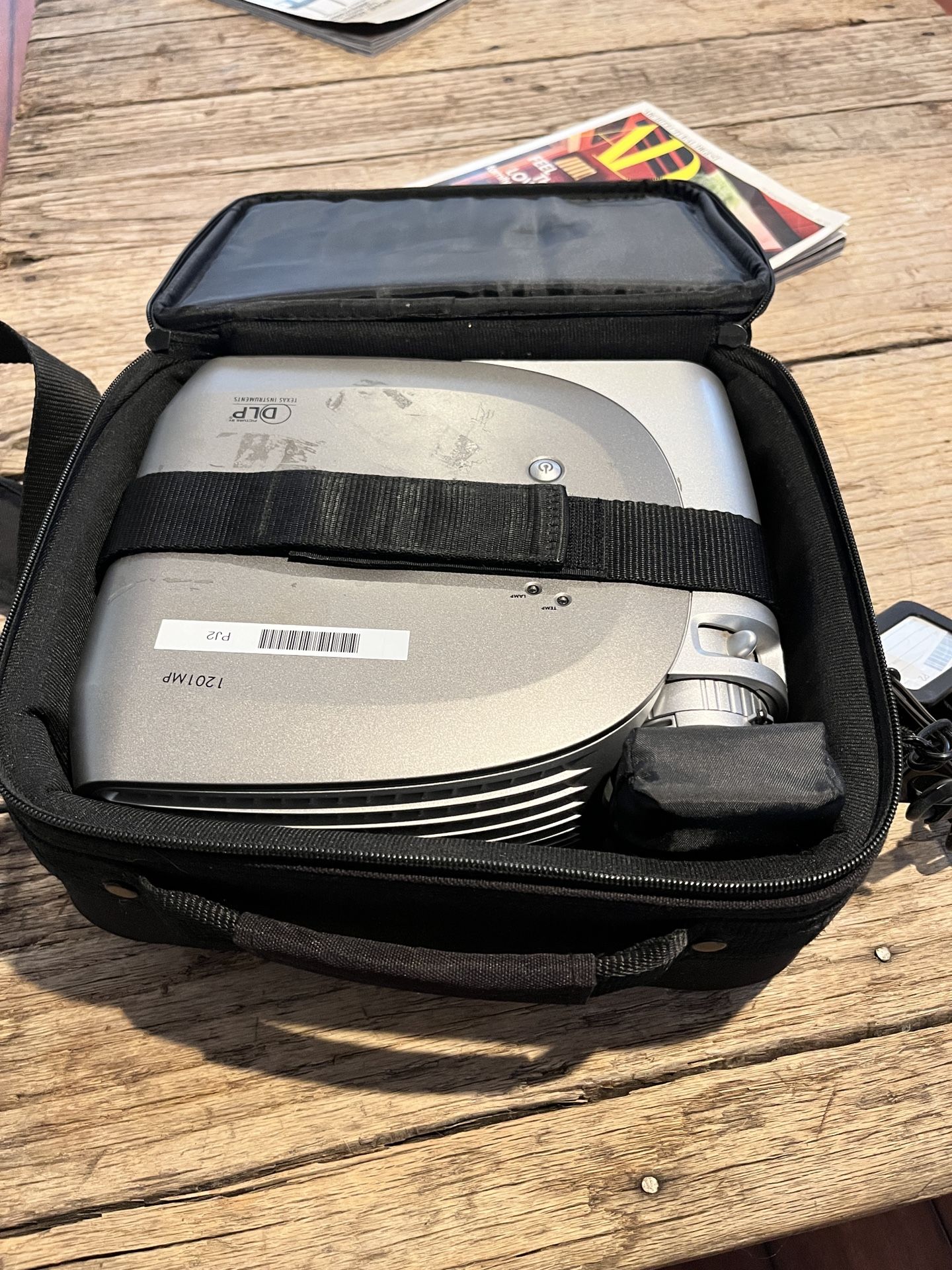 Dell 1201MP DLP Projector with Case, Remote, and Cables