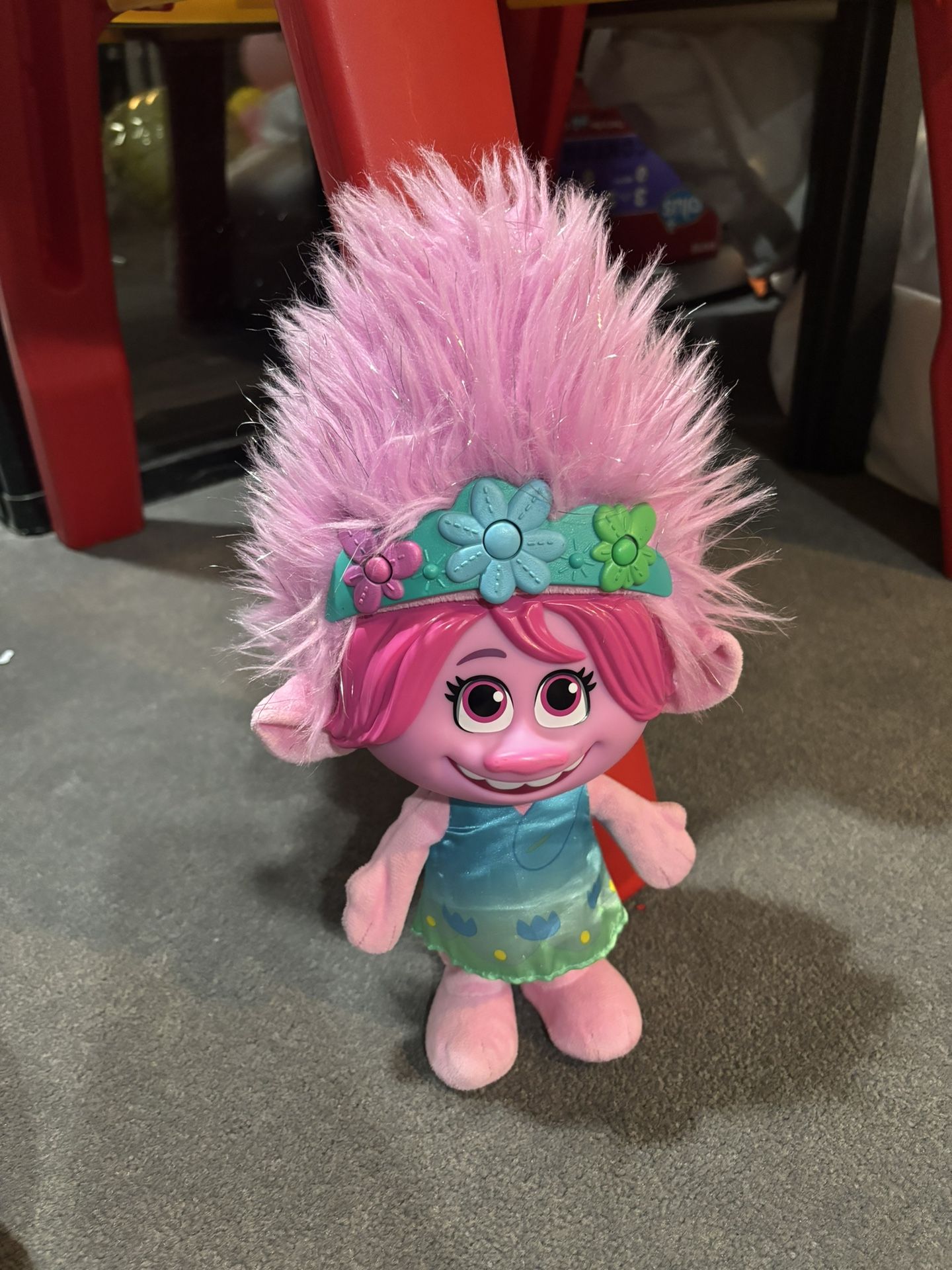 Poppy Trolls Doll Sings Lights 