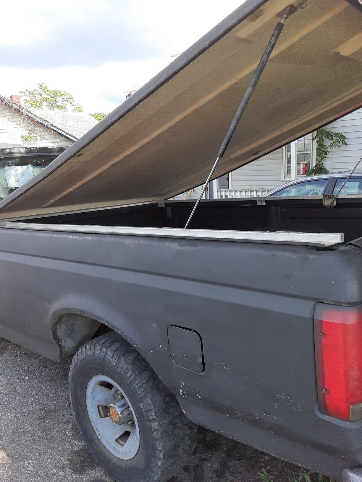 Pickup truck cover