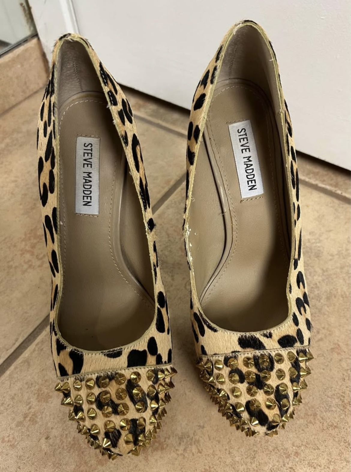 Steve Madden gold studded fur leopard heels 