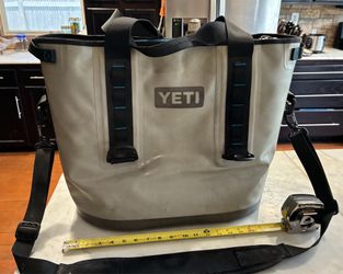 Yeti Hopper Two 20 Soft Cooler Field Green/blue with Shoulder Strap
