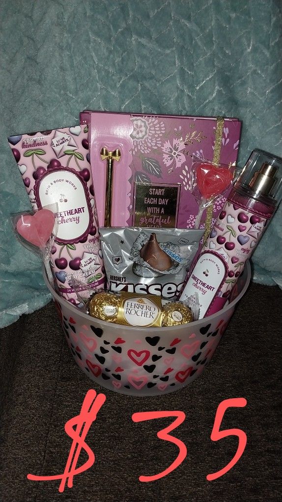 Womens Valentines Baskets 