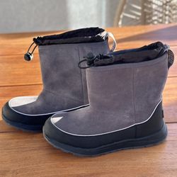 Kids UGG Snow Boots - Like New!