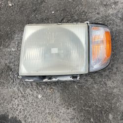 Toyota Tacoma Headlight 95-2000
