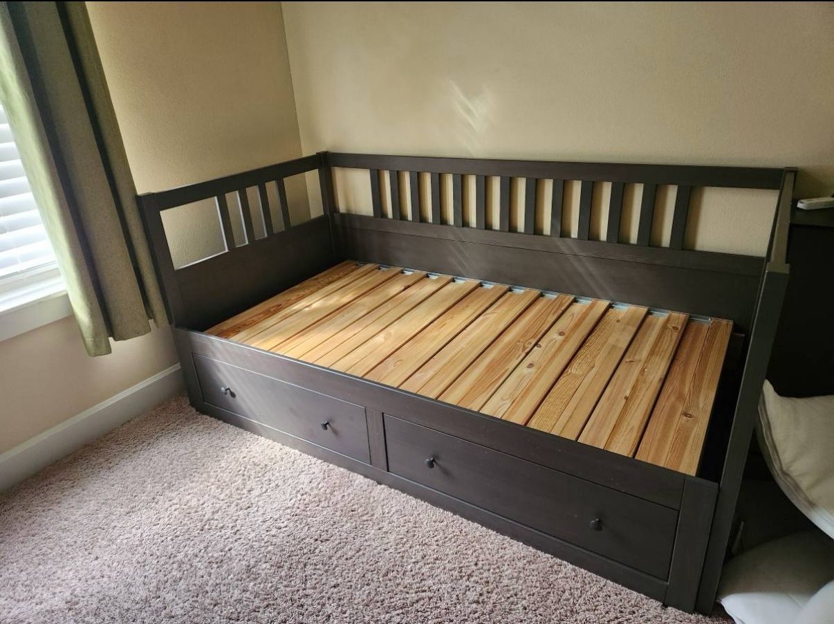 Daybed + 2 mattresses 
