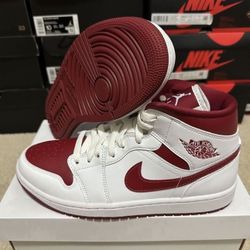 Air Jordan 1 Mid Reverse ChicagoBQ6572-161 Womens  Size 10 / 8.5 Mens Brand New 