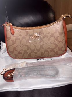 Coach Signature Canvas Shoulder Bag