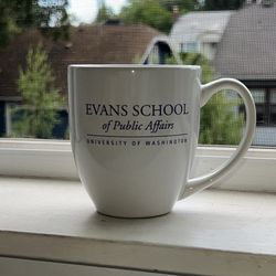 🟣Rare University of Washington Evans School Mugs🟣