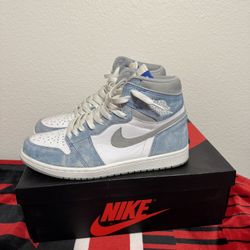 Jordan 1 Hyper Royal