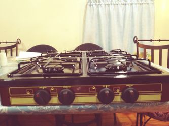 Koblenz 4 Burner Stove-New- Propane/Gas.