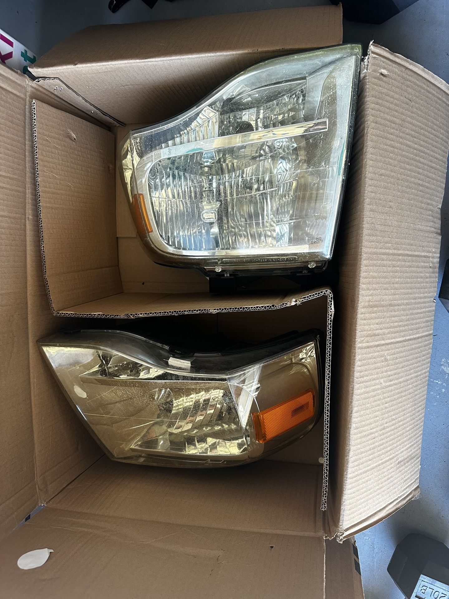 Headlights 2011 Ford Expedition