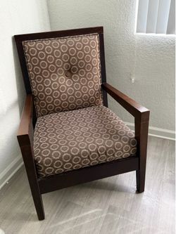 Solid wood accent chair