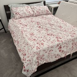 Queen Size Bed, Mattress, Sheets, Comforters, Pillows