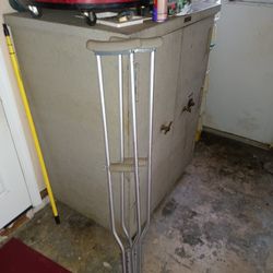 Crutches 