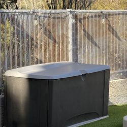Rubbermaid Extra Large Outdoor Storage Bin