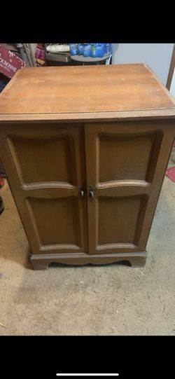 Hallicrafters 17934 vintage 1950s radio cabinet in great condition for age