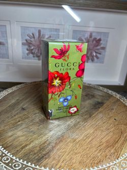Perfume / colognes