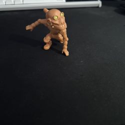 Robot “Rudy” Mini Figure From Invincible 