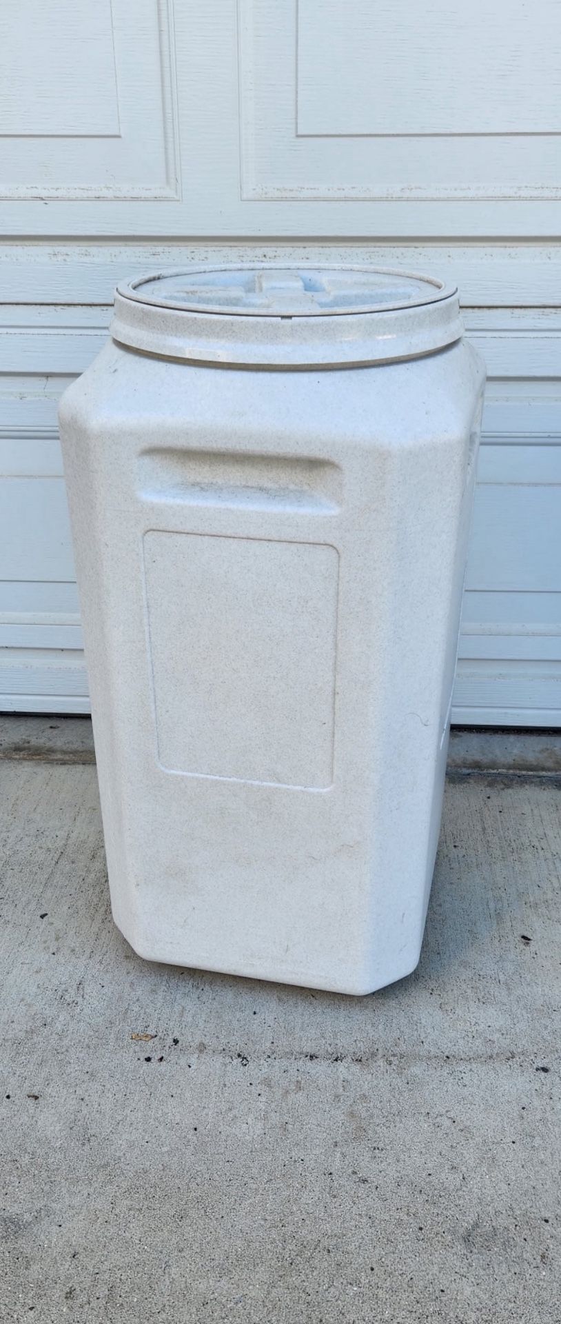 Vittle Vault Pet Food Container 80 Lbs