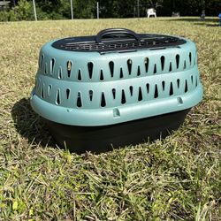 Like New ! Petmate 2-Door Top Load Pet Kennel