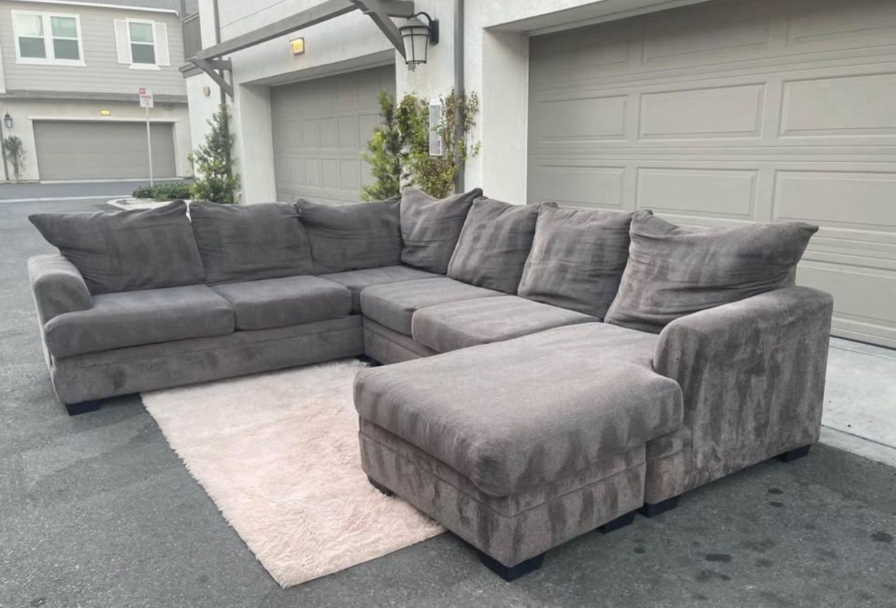 Huge Grey Sectional Couch Sofa From Ashley Furniture In Excellent Condition - FREE DELIVERY 🚛