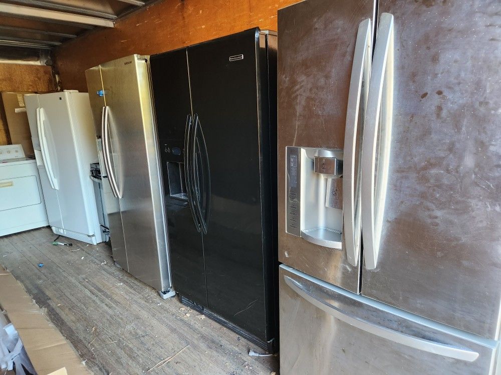 A LOT OF APPLIANCES  8 TOTAL, GOOD WORKING CONDITION 