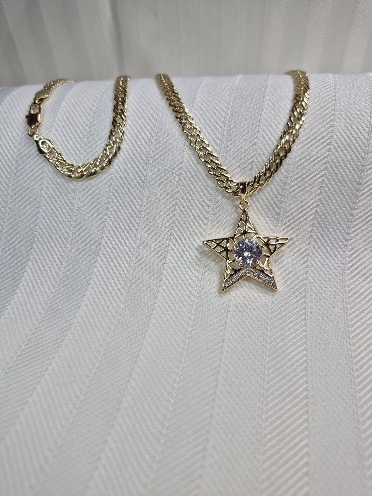 Beautiful Star Charm With Chain 45$ 14k Gold Laminated Hypoallergenic Waterproof Non Tarnish Exelent Quality