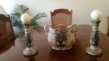 Candle holder with center vase