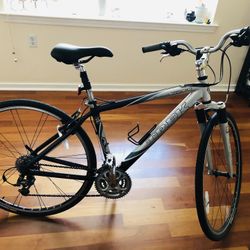 Trek 7500 Hybrid Bike – 17.5” Frame + New Helmet & Air Pump – $160 OBO