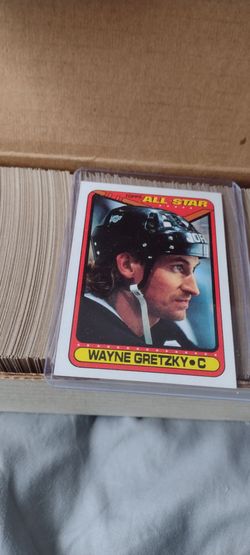 Hockey mania sale.  Topps 1990/91 Hockey set includes stars Wayne Gretzky.  Excellent condition complete set.  Cash porch pickup Redmond