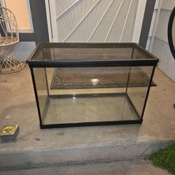 20 Gallon Tank with a lid!