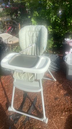 Hi chair. By Graco  pick up. E. Side   Tacoma