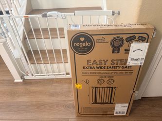Brand New-  Easy Step Extra Wide Safety Gate