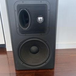 JBL  LSR6312SP Powered Subwoofer System 