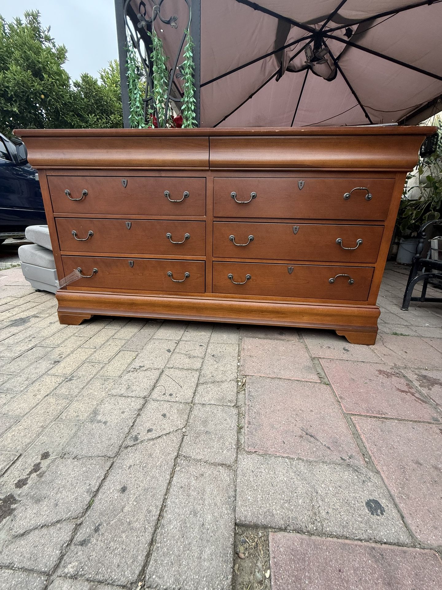 Dresser Furniture
