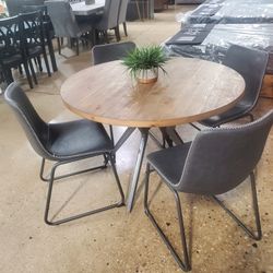 Beautiful Round Dining Set Wit 4 Chairs)New)