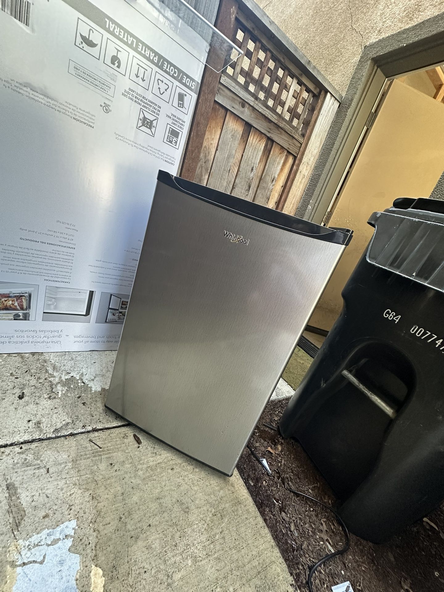Whirlpool 4.3 Cu Ft Mini Fridge