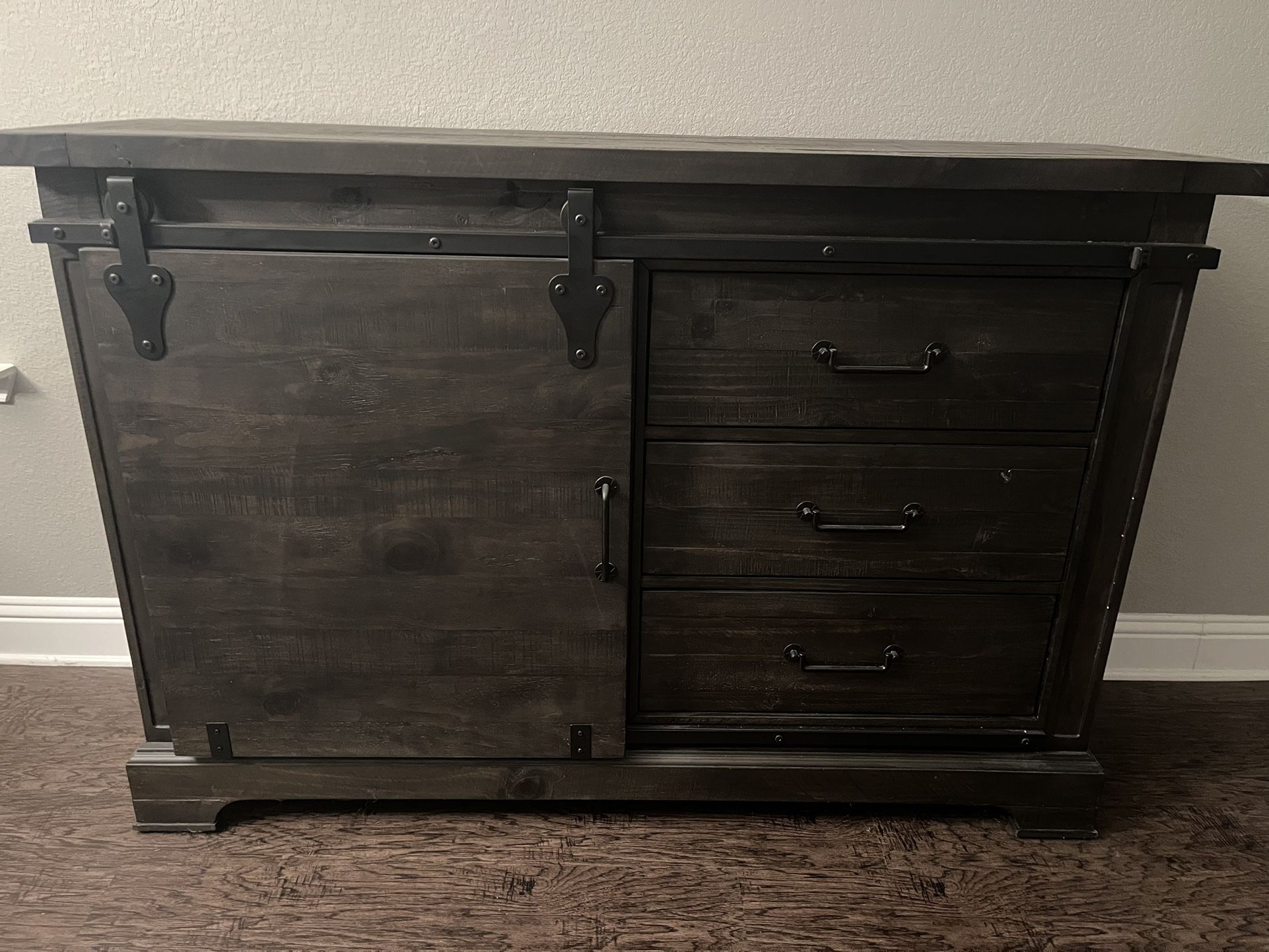 Haverty’s Blue Ridge Buffet / Havertys Beckley Sofa Table SET!