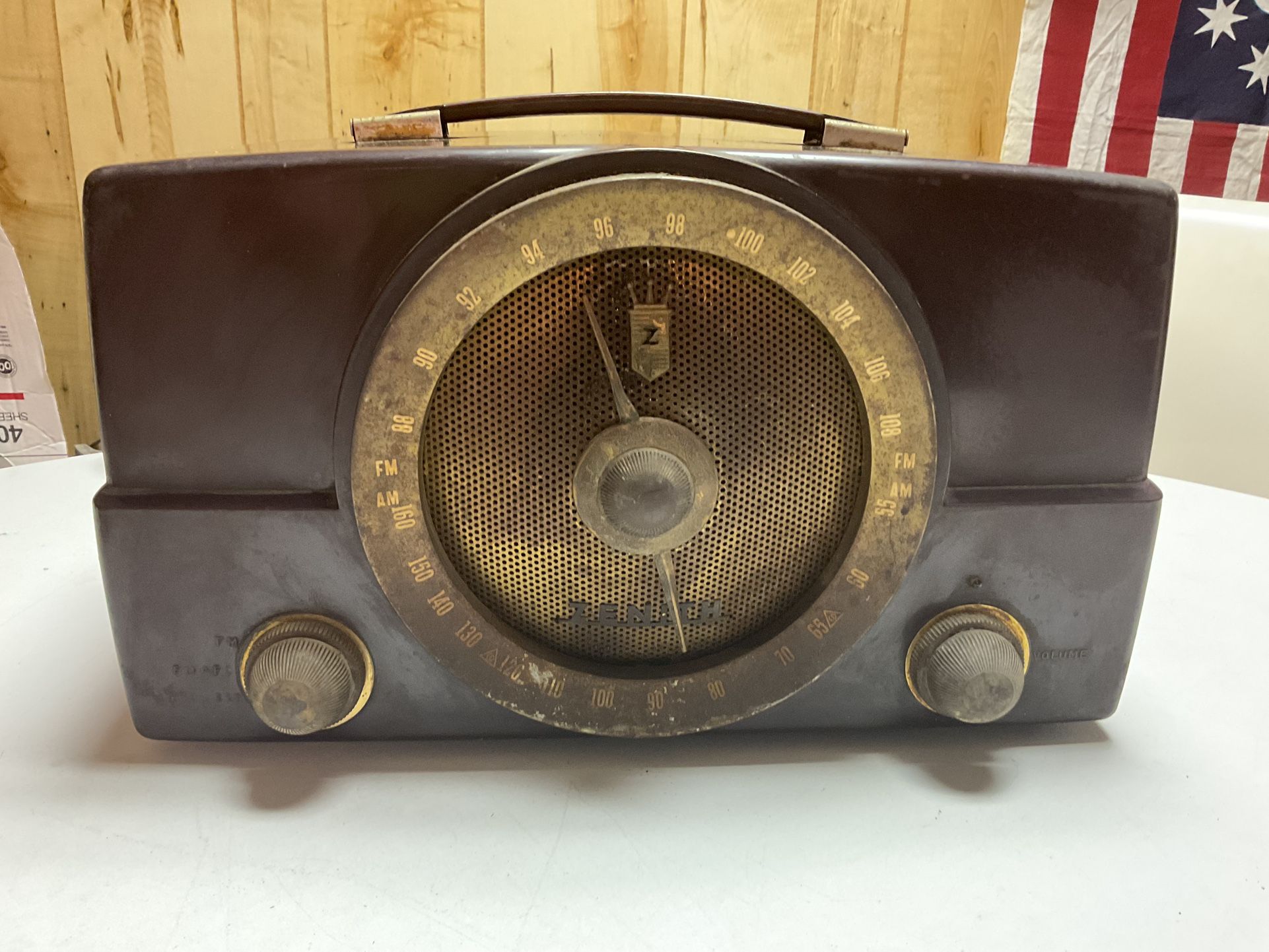 Antique ZENITH Tube Radio Bakelite