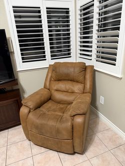Single recliner couch