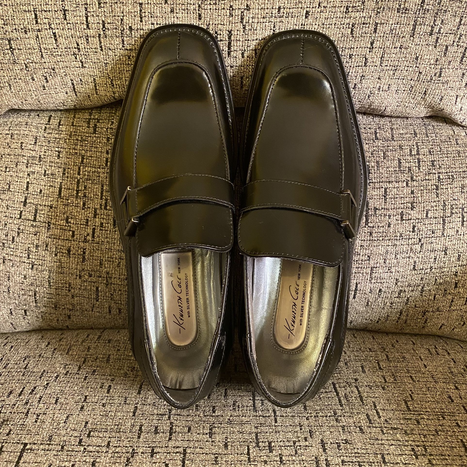 Kenneth Cole New York with Silver Technology Men s Black Loafer 7.5 Leather Loafers Slip ons