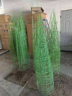 Lots Of Tomato Green Tomato Cages Cage 44”