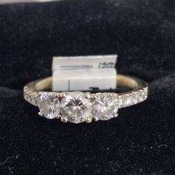 14kt 1 CT diamond ring