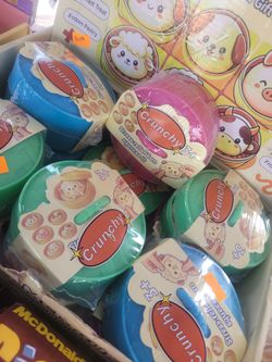 Crunchy dumping toys